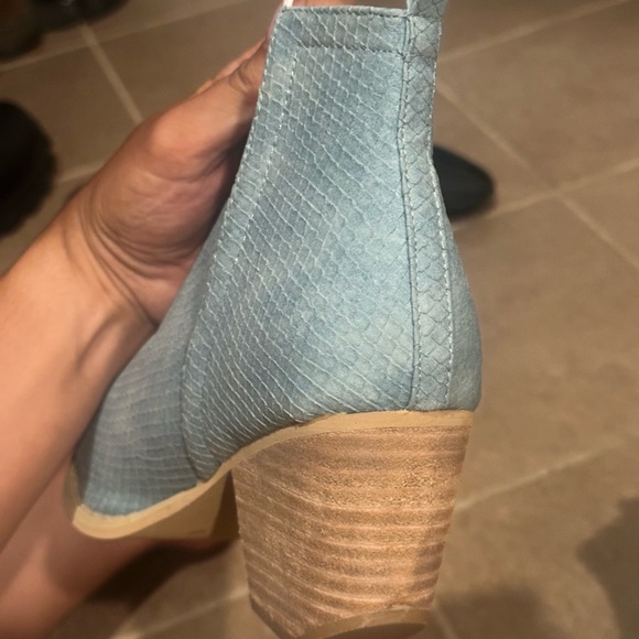 Stylish turquoise Ankle Boots - Picture 4 of 7